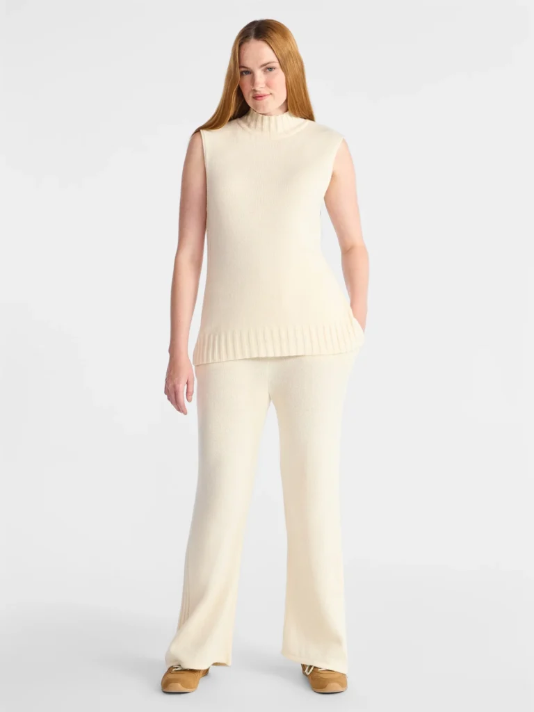 Time and Tru Women's Sleeveless Turtleneck Top and Pants Sweater Outfit Set, 2-Piece, Sizes XS - XXXL