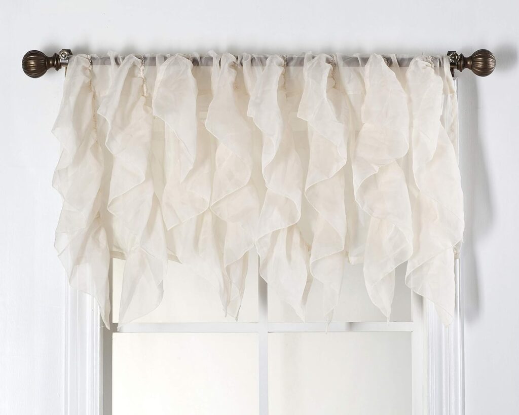 Shabby Chic Ruffled Villance