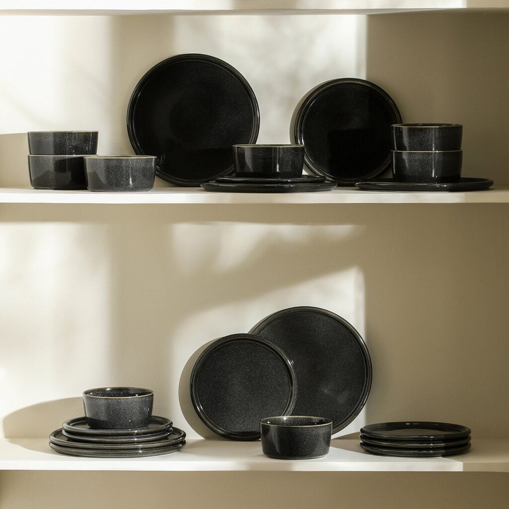 S+L Celina Black Dinnerware